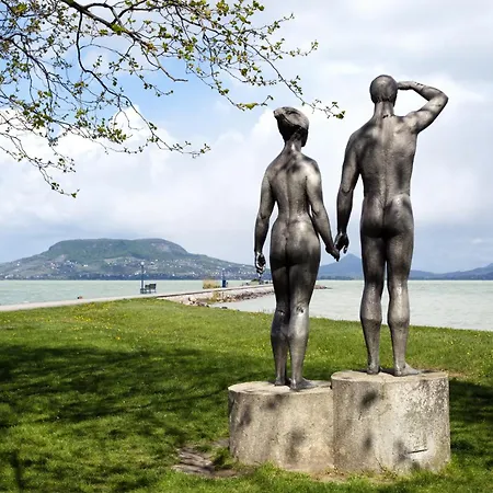 In - Balaton 18182 شقة *